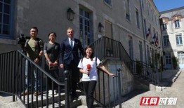 网友爆料鸭脖事件视频播放,网友爆料真相，真相究竟如何？