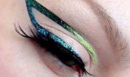 蝇化妆 在线观看,跟随“蝇化妆”在线揭秘美妆奥秘