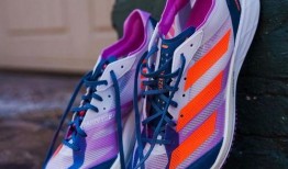 跑鞋最新爆料图片大全,揭秘最新爆料图片大全中的时尚跑鞋风采