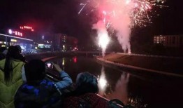 半夜放烟花爆料视频播放,揭秘神秘放烟火爆料视频背后的故事